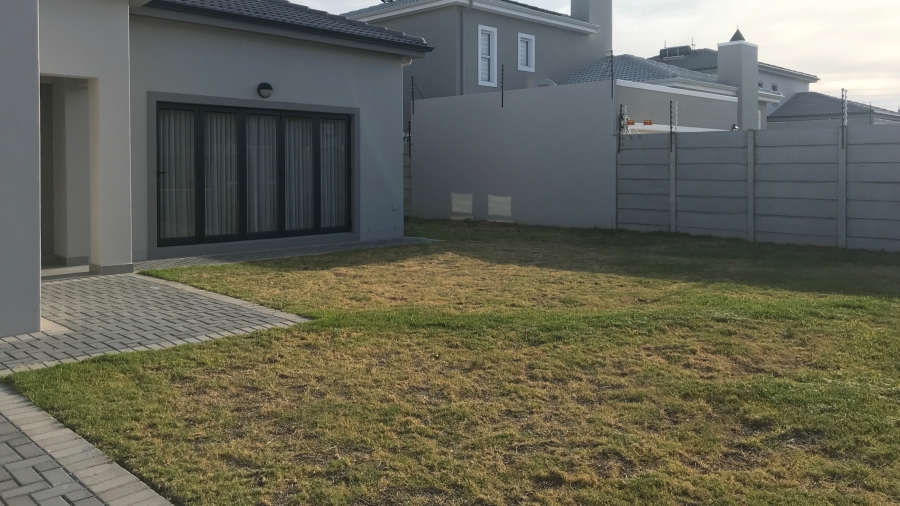 To Let 4 Bedroom Property for Rent in Parklands North Western Cape